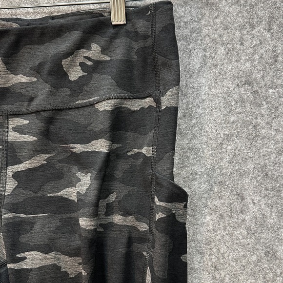 Athleta Pants Leggings Womens L Ultimate Stash Pocket 7/8 Tight Gray Camo Print - Picture 4 of 9
